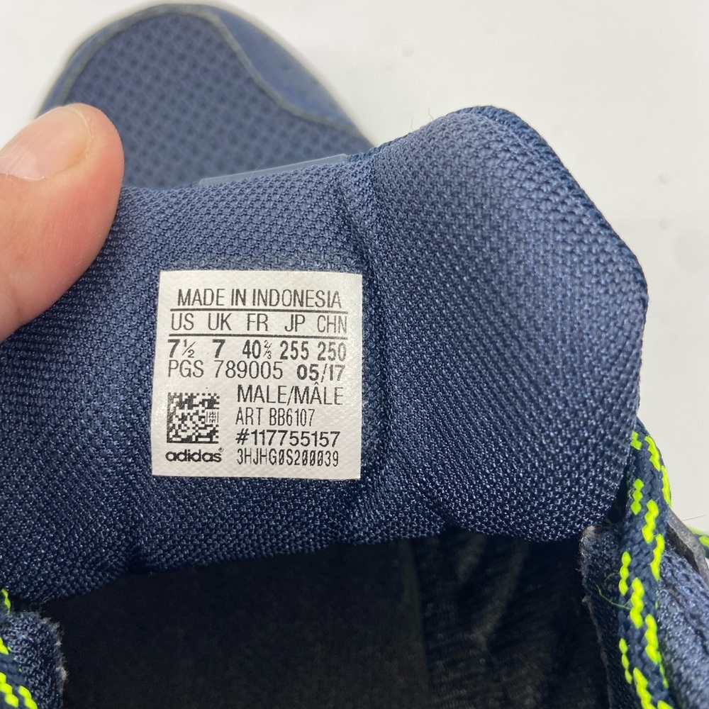 Men’s 7.5 Adidas hiking tennis shoes. - Picture 4 of 4